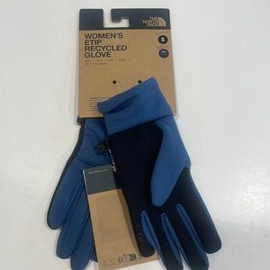 The North Face women’s ETIP Recycled Gloves small and large New!